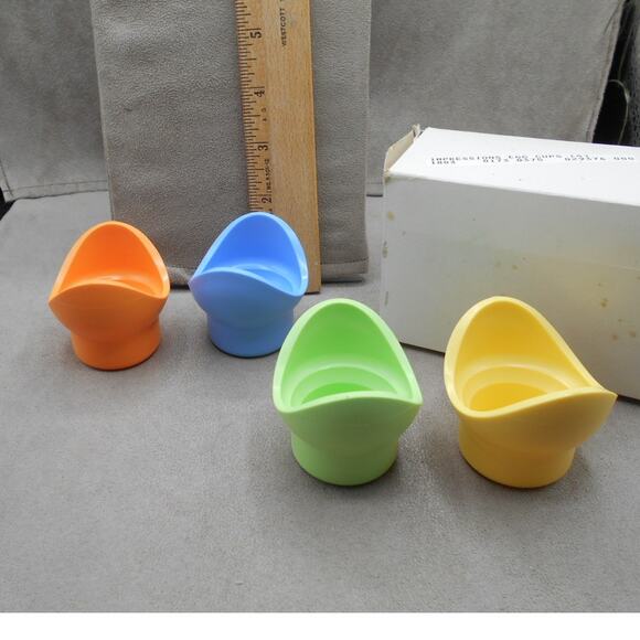 Tupperware Impressions #3881B Egg Cups Set of 4 NIB Easter Egg Holders - Picture 2 of 4